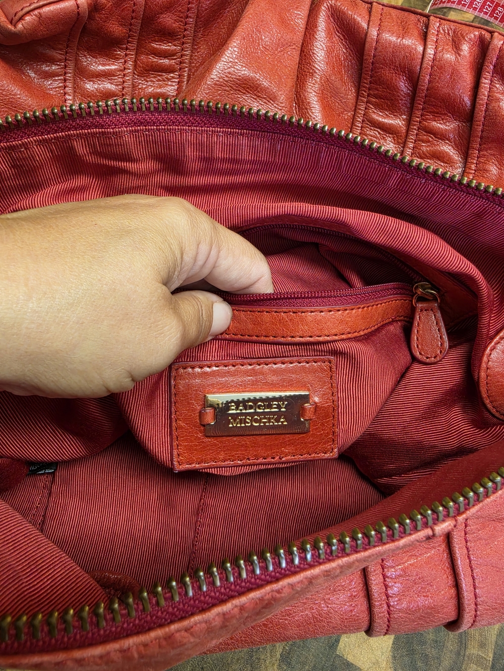 Badgley Mischka Women's Red Leather Shoulder Bag - Picture 8 of 11